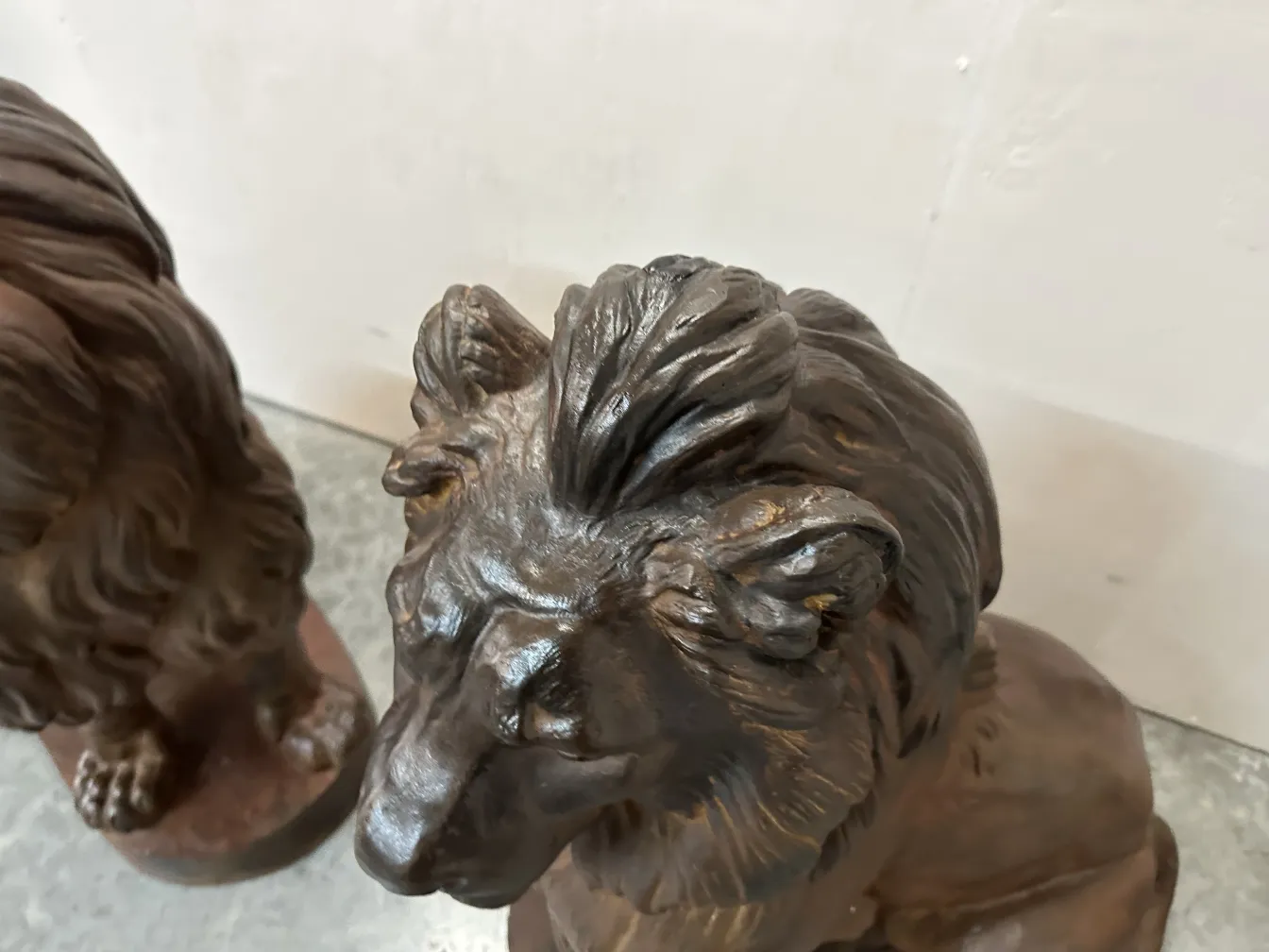 esculturas de leones antiguos, detalle del rostro