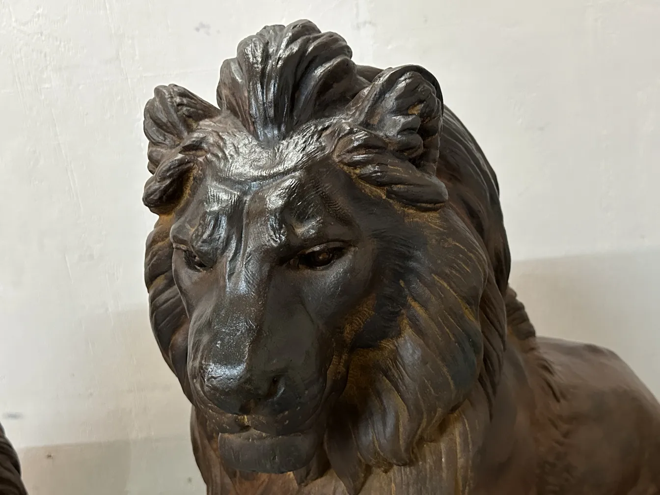 escultura antigua de 2 leones de a. durenner, con detalles en la melena