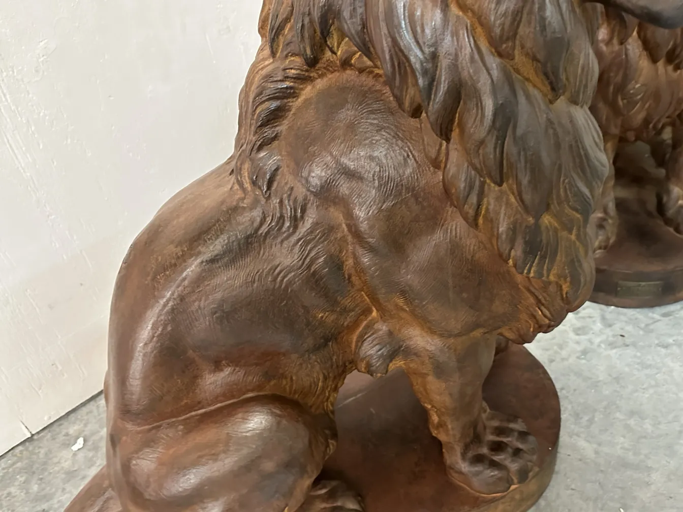 zwei löwen in majestätischer pose, antike skulptur a. durenne