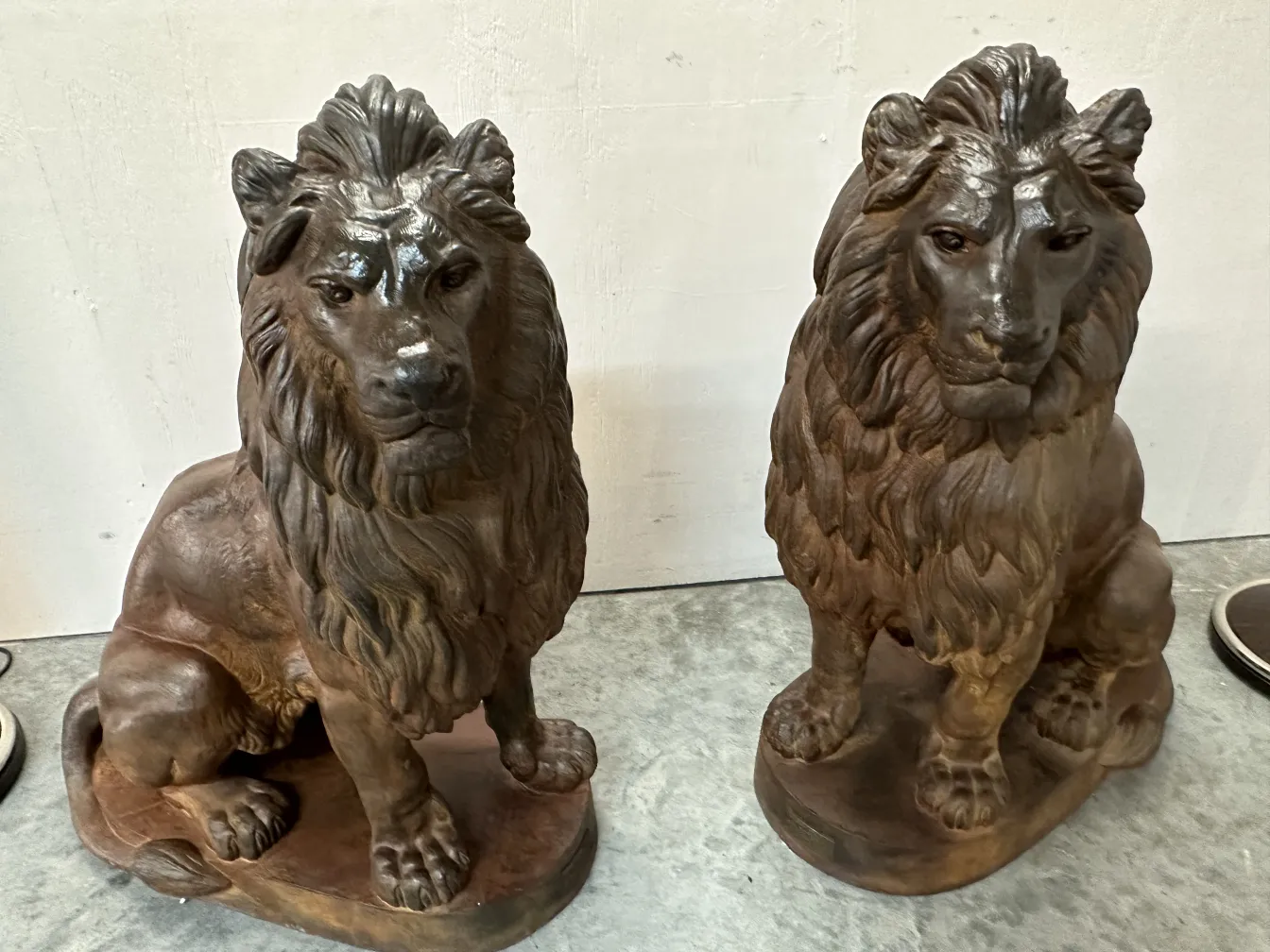 antiquités de 2 lions dans des poses réalistes, A. Durenne