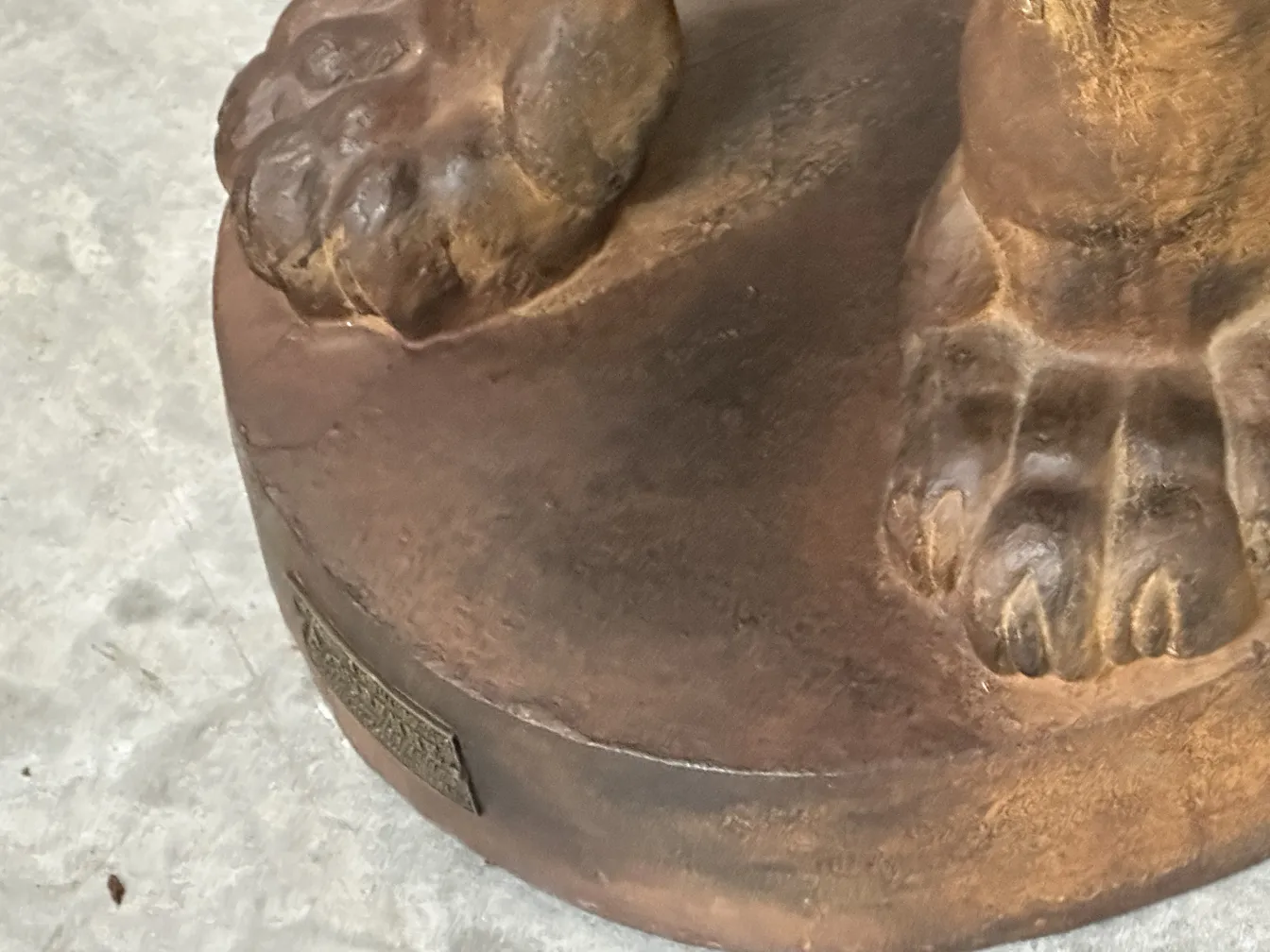 A. Durenneによる2匹のライオンの彫刻の詳細