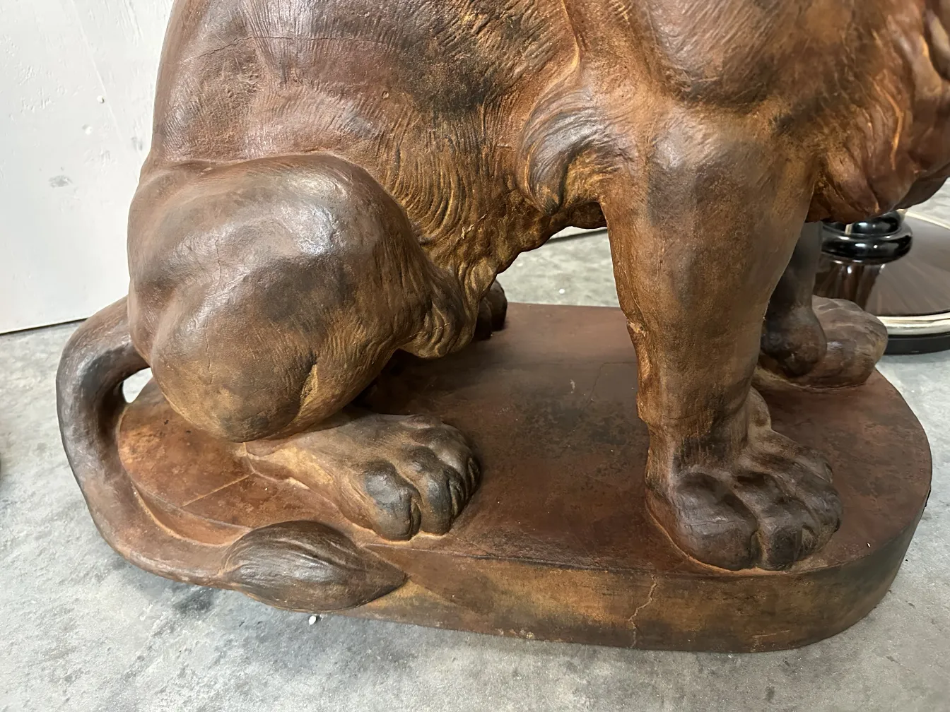 antike skulptur von 2 löwen mit komplexen details