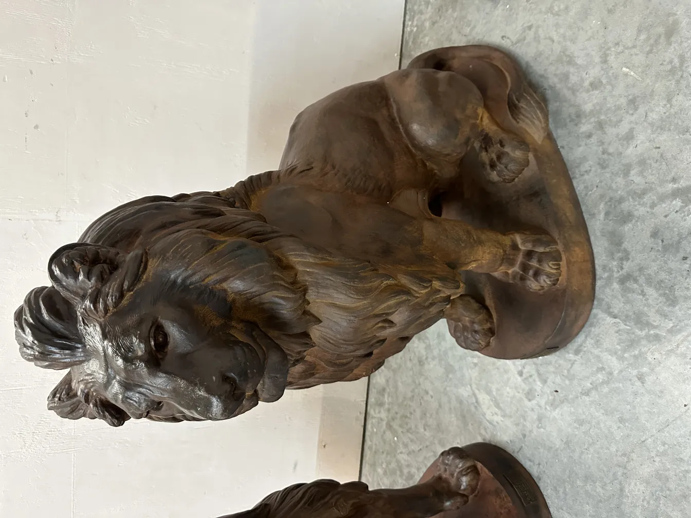 sculpture of 2 lions in an antique setting