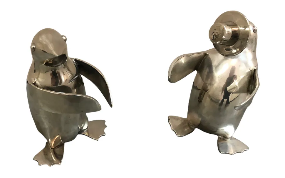 due antichi pinguini in elegante decorazione