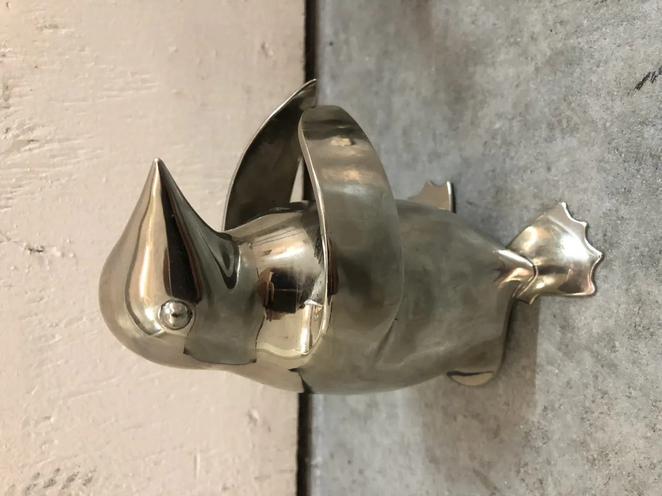 zwei antike Pinguine in stilvoller Dekoration, Detail der Form