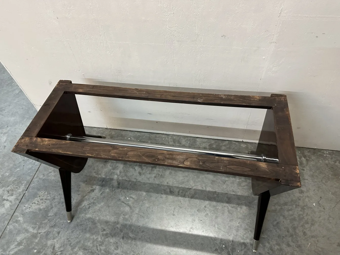 Table à manger ancienne de Carlo Mollino pour 10 personnes avec un design unique et élégant.