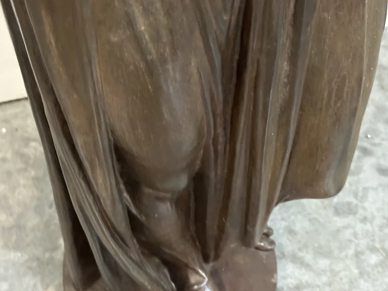 escultura antiga val d'osne com detalhes elegantes e acabamentos suaves