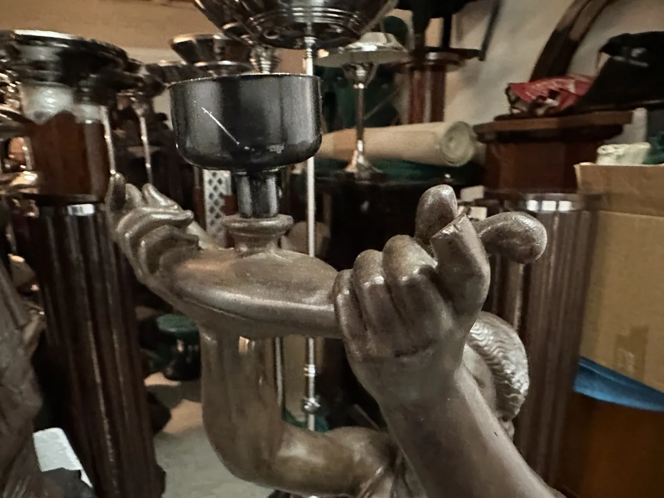 scultura antica di Val D´Osne con dettagli dorati