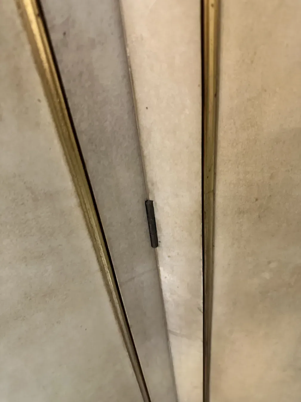 Dois biombos antigos decorativos com detalhes sofisticados