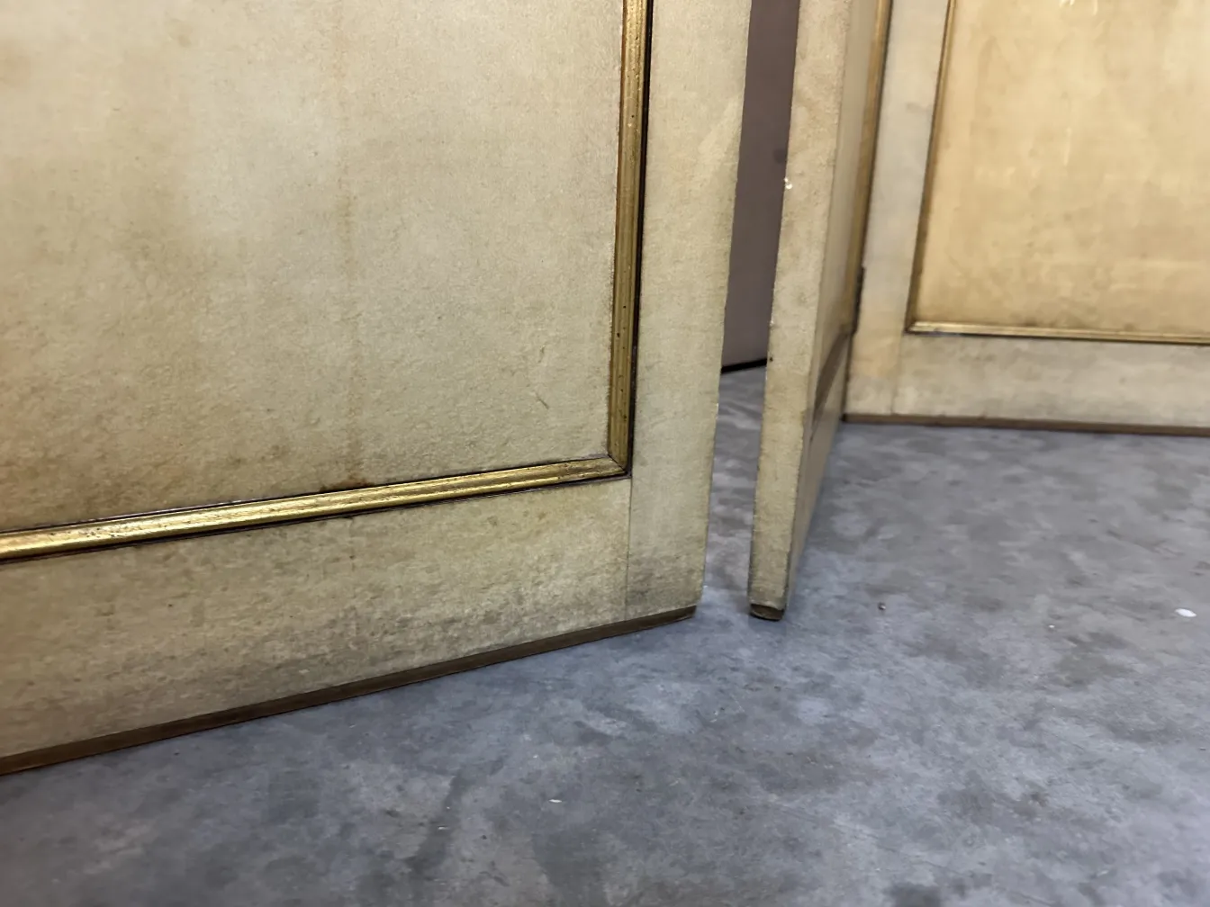 اثنان من الفواصل القابلة للطي القديمة adolphe chanaux في منطقة محايدة