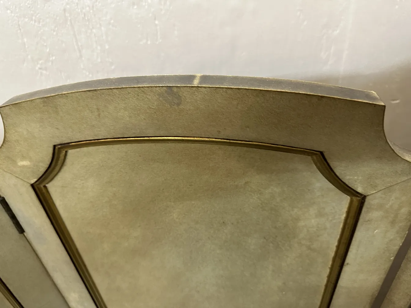 Vista dettagliata di 2 paraventi antichi di Adolphe Chanaux, design elegante.