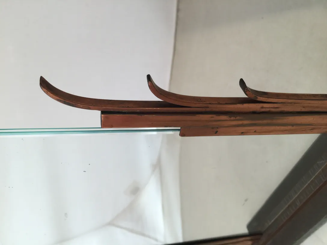 antique picture frame with curved edges and glass