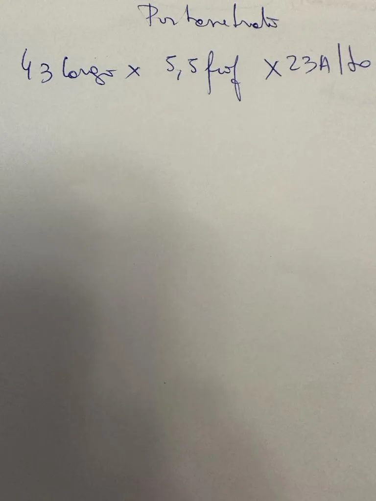 Античная фоторамка с классическим дизайном, идеально подходит для фотографий.