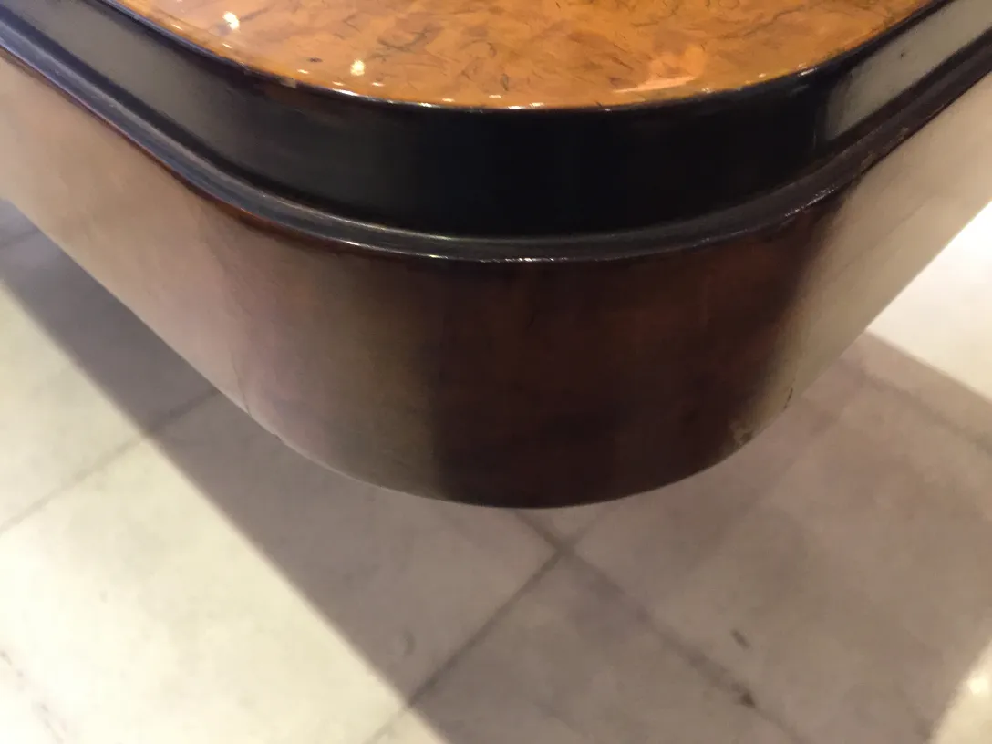 tavolo antico da pranzo per 10 persone, ambiente elegante e accogliente.