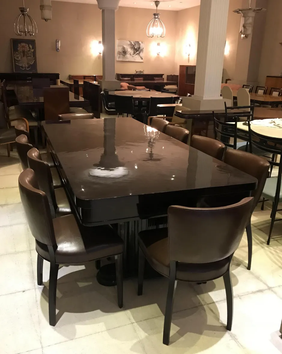 古董餐桌适合10人的优雅环境