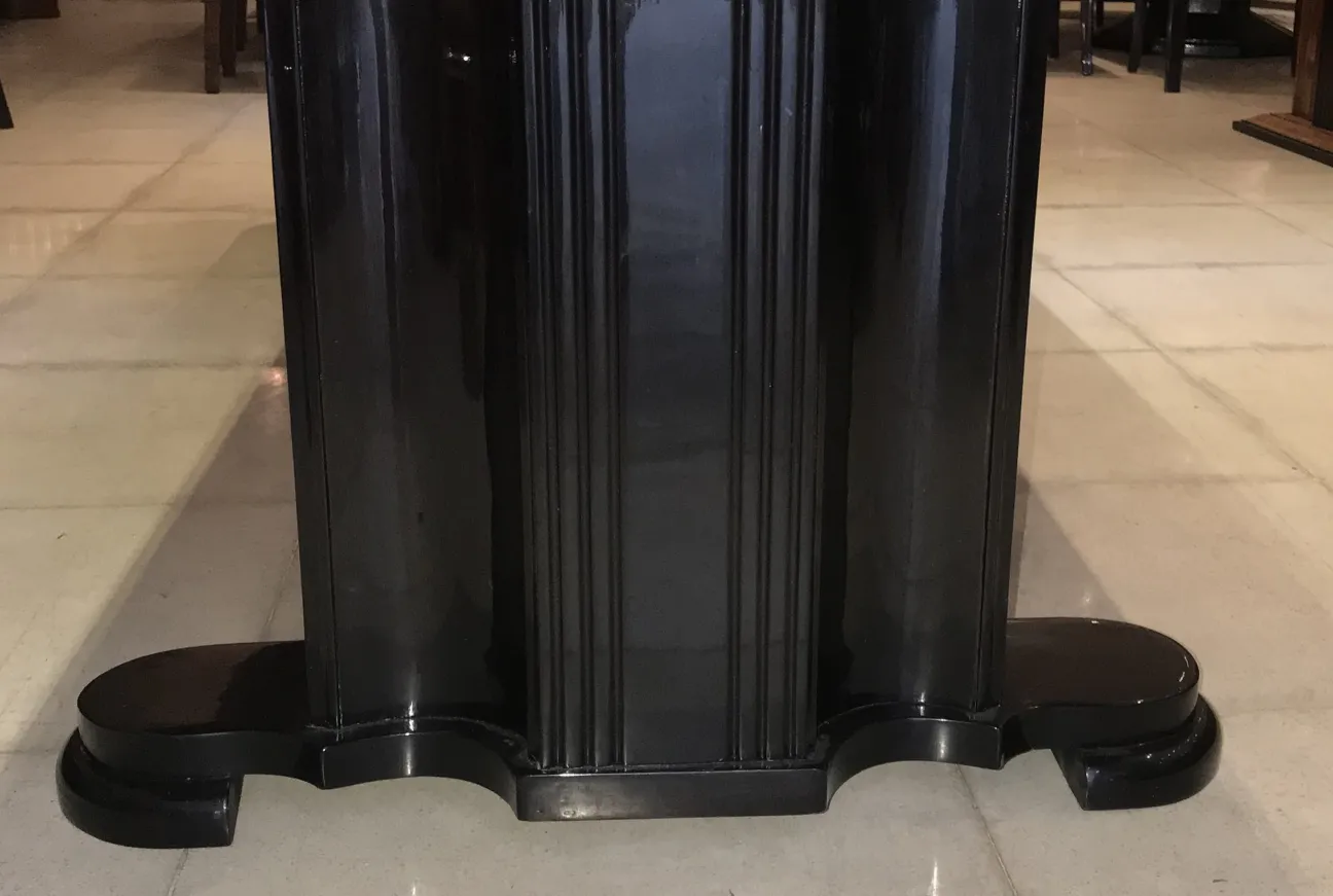 mesa de jantar antiga para 10 pessoas com design elegante