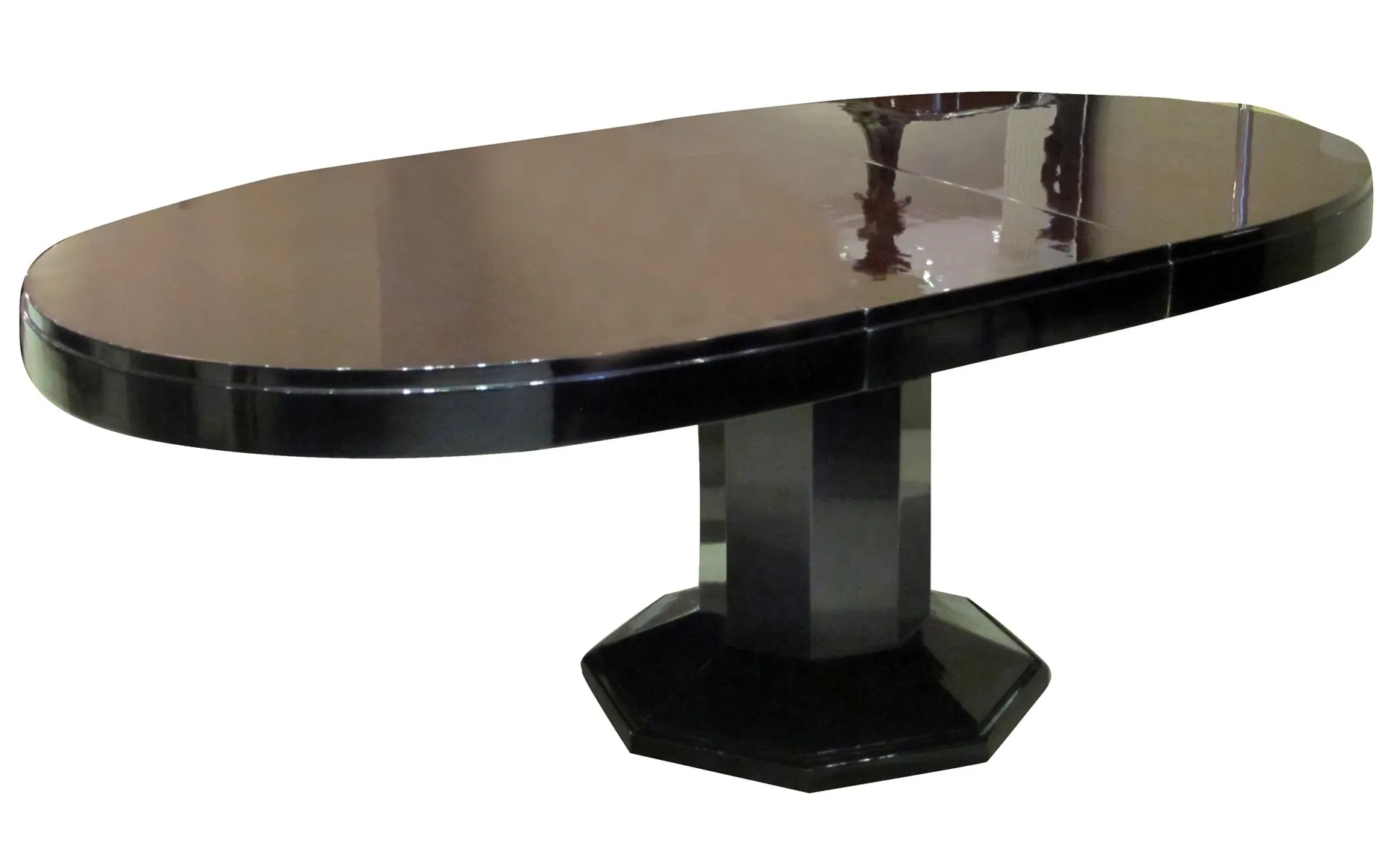 Mesa de jantar antiga com base octagonal.