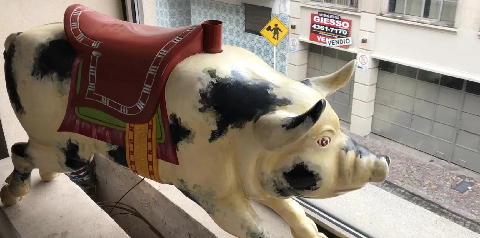 maiale antico con sella, pezzo decorativo