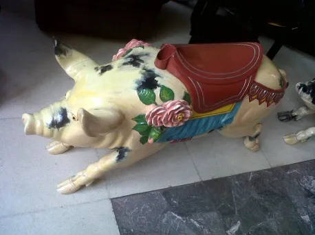 古董装饰猪， painted with flowers and saddle.