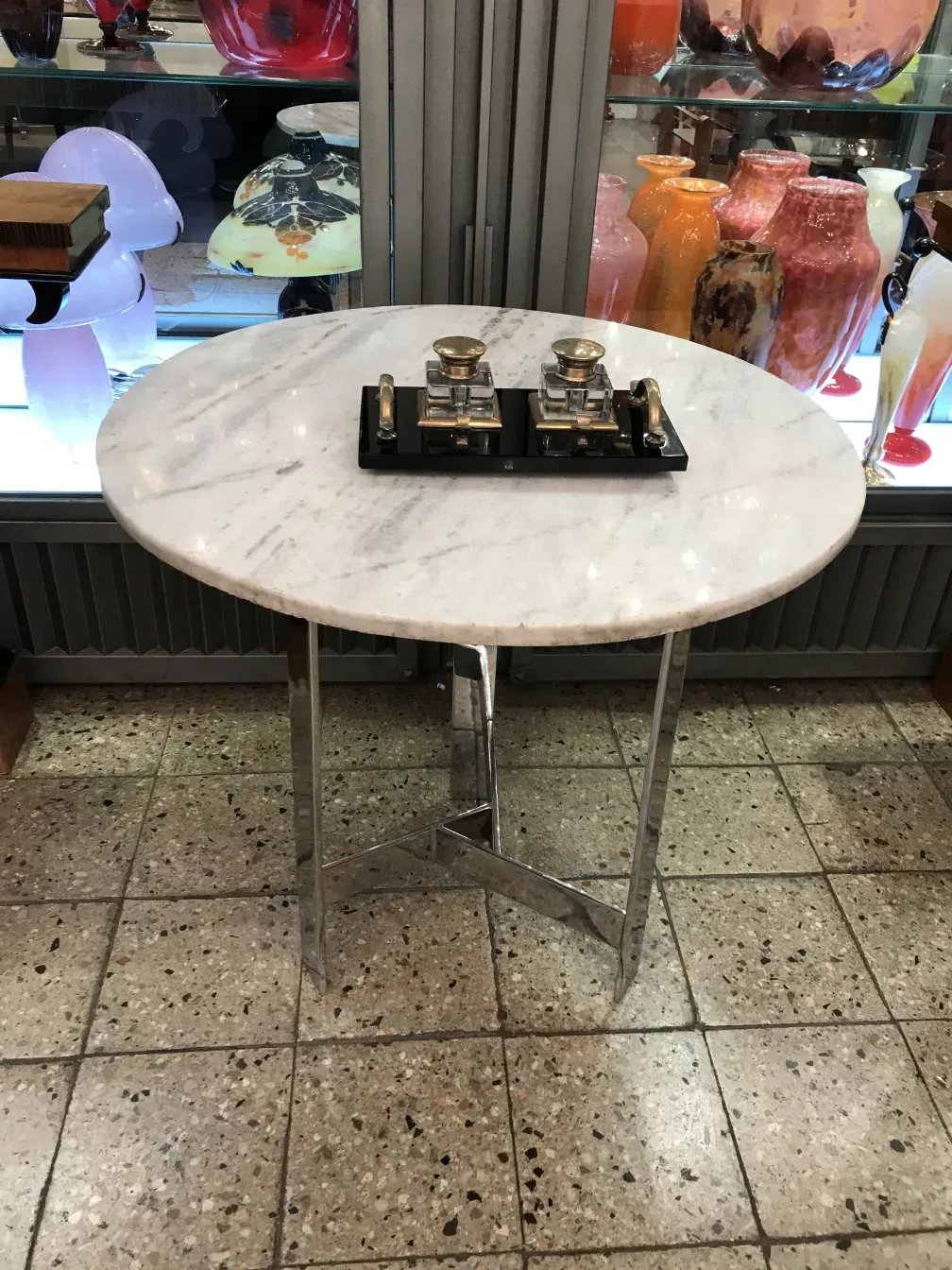 Calamaio antico con due scomparti e base nera