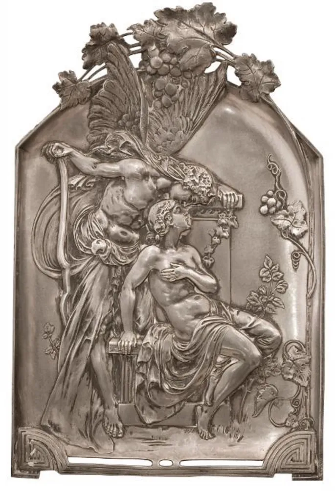 deux plaques murales anciennes avec des figures en relief et des détails floraux