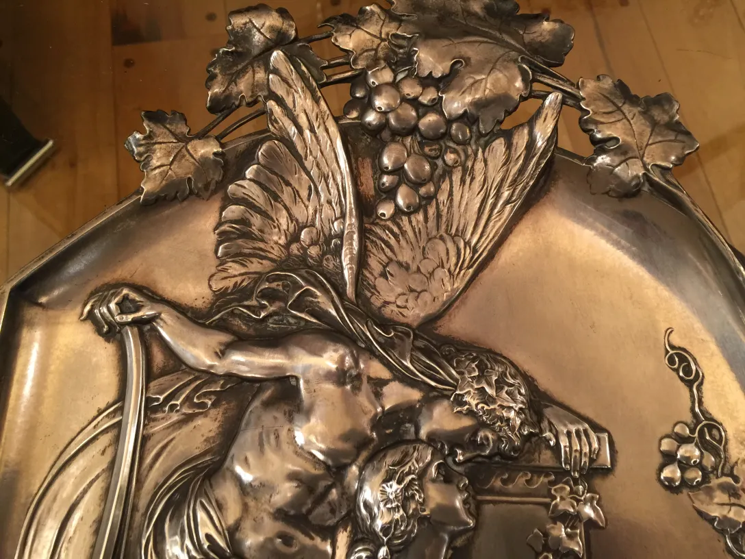 2 antique wandtafeln wmf, mit Figuren und Trauben.