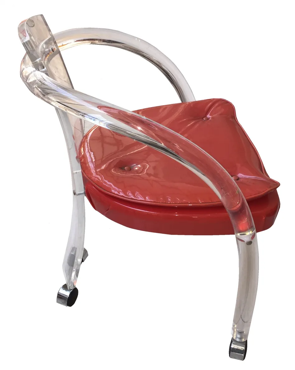 4 антикварных кресла с уникальным дизайном в современном интерьере