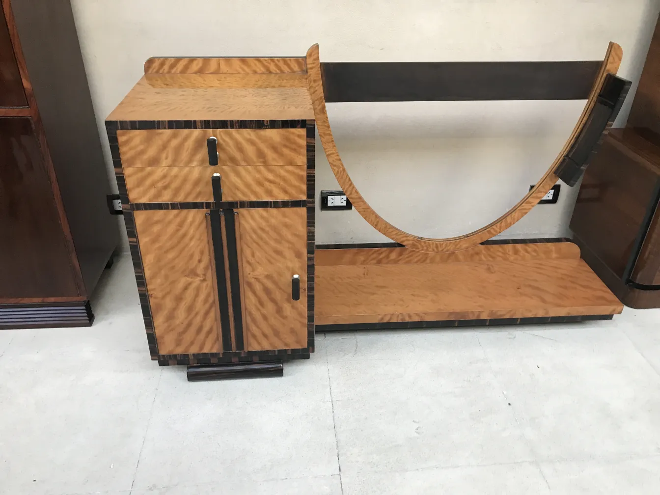 tocador art-deco antiguo con función de espejo y cajones