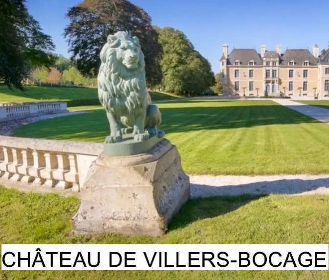 Sculpture de deux lions anciens A. Durenne dans un parc