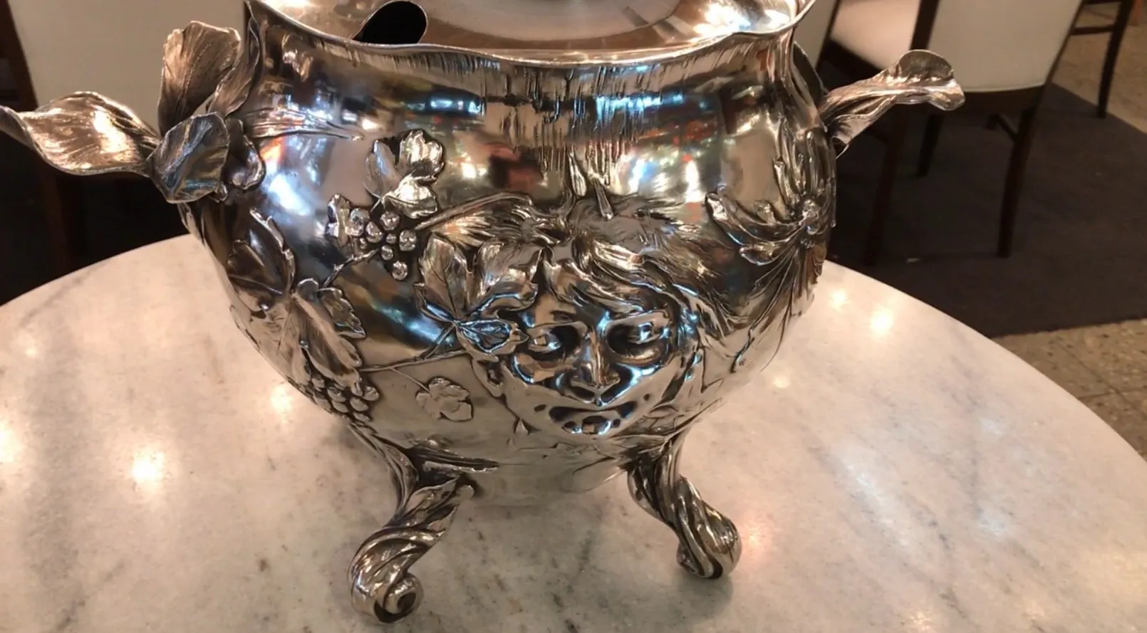 bol à punch antique WMF avec poignées décoratives et reliefs floraux