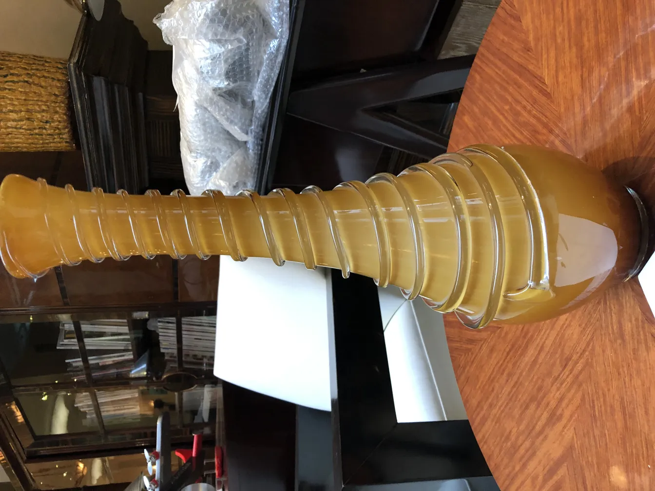 antike vase mit elegantem, stromlinienförmigen design