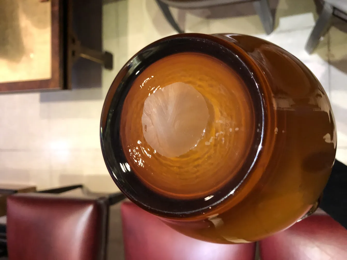 vaso antico decorativo a forma rotonda, visto dall'alto