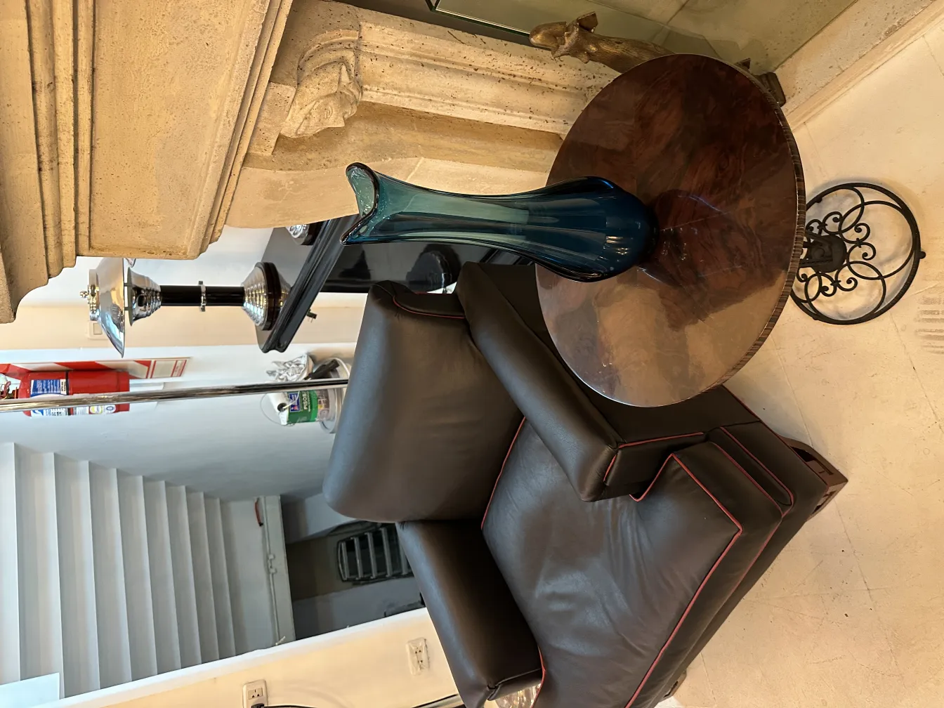 antike dekorative vase in einem eleganten Raum