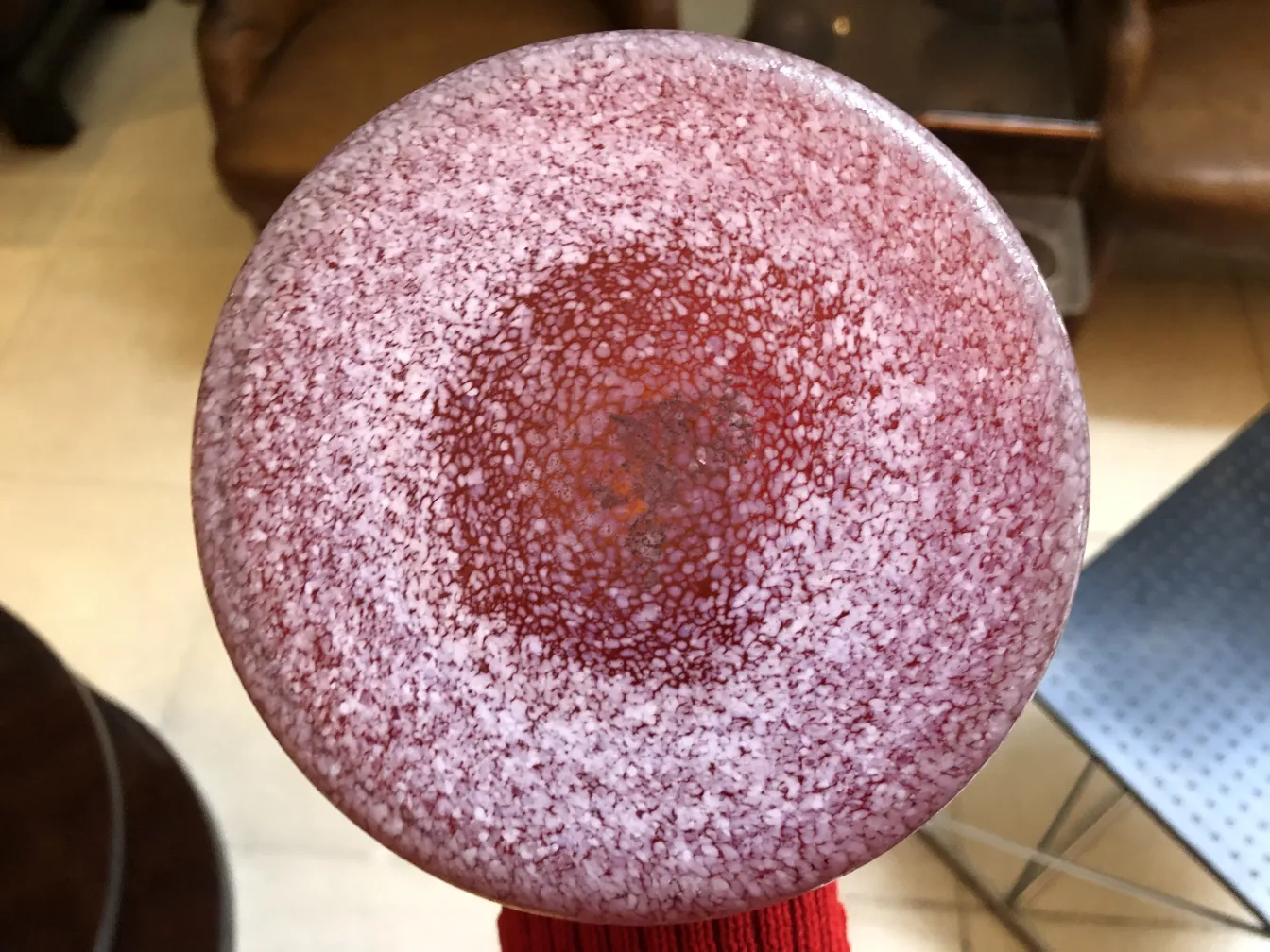 古董花瓶，装饰图案及鲜艳色彩