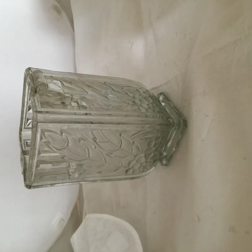 vaso de flores antigo em vidro com design