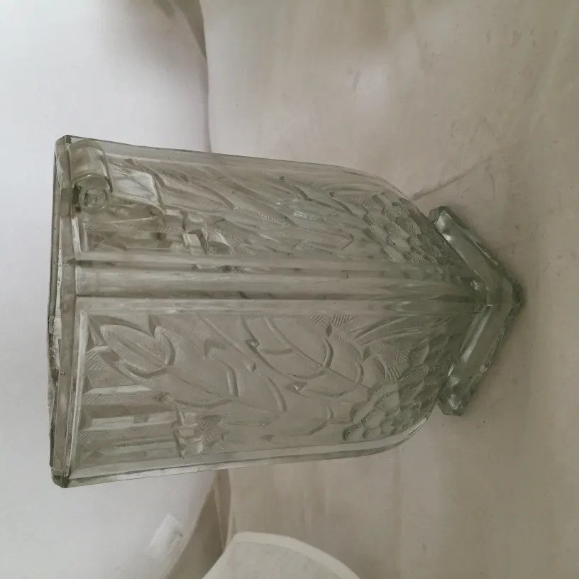 antike vase mit floralen mustern