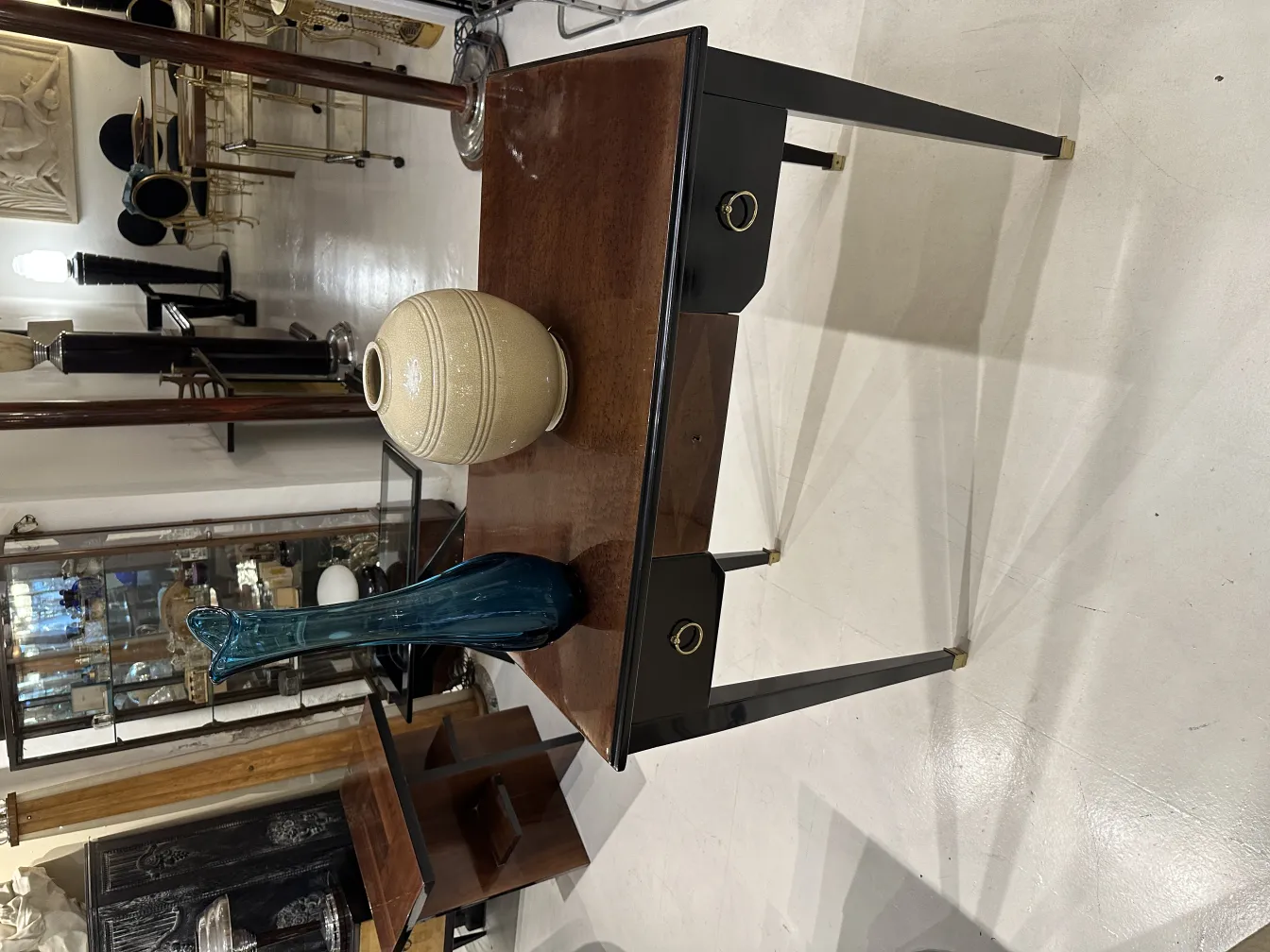 elegante antike Vase in heller Farbe