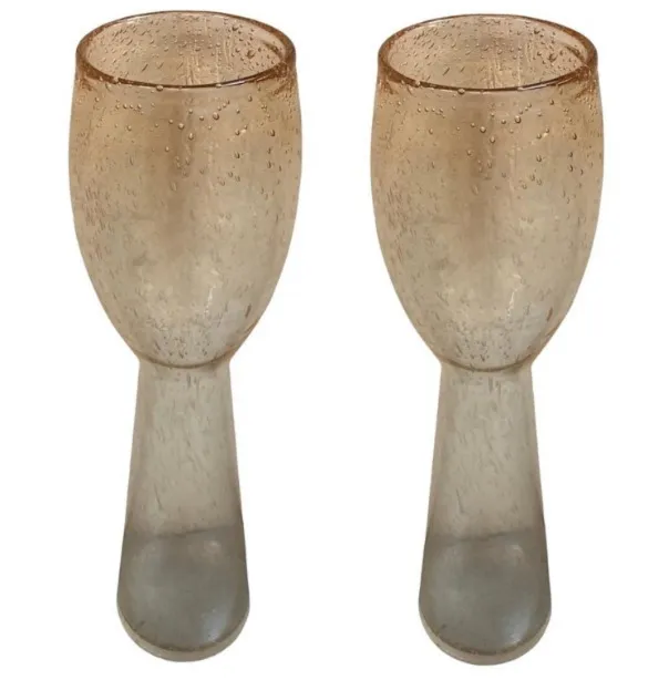 dos florero antigüedad elegante con forma distintiva y burbujas