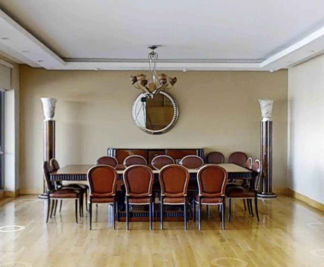 Mesa de jantar antiga Art Deco com 12 cadeiras, ambiente elegante