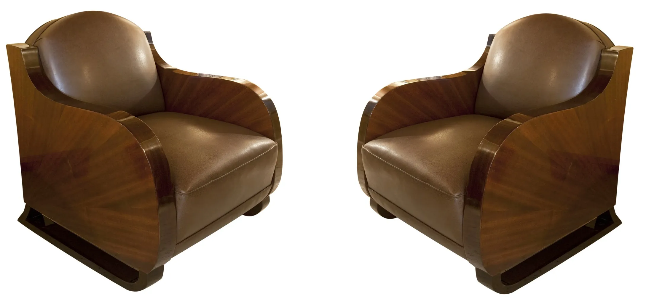 deux fauteuils anciens art deco à design distinctif