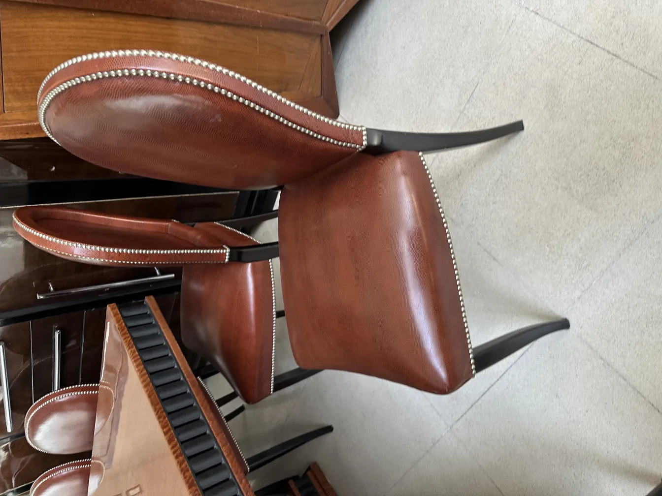 dodici sedie antiche art deco con design elegante e dettagli raffinati