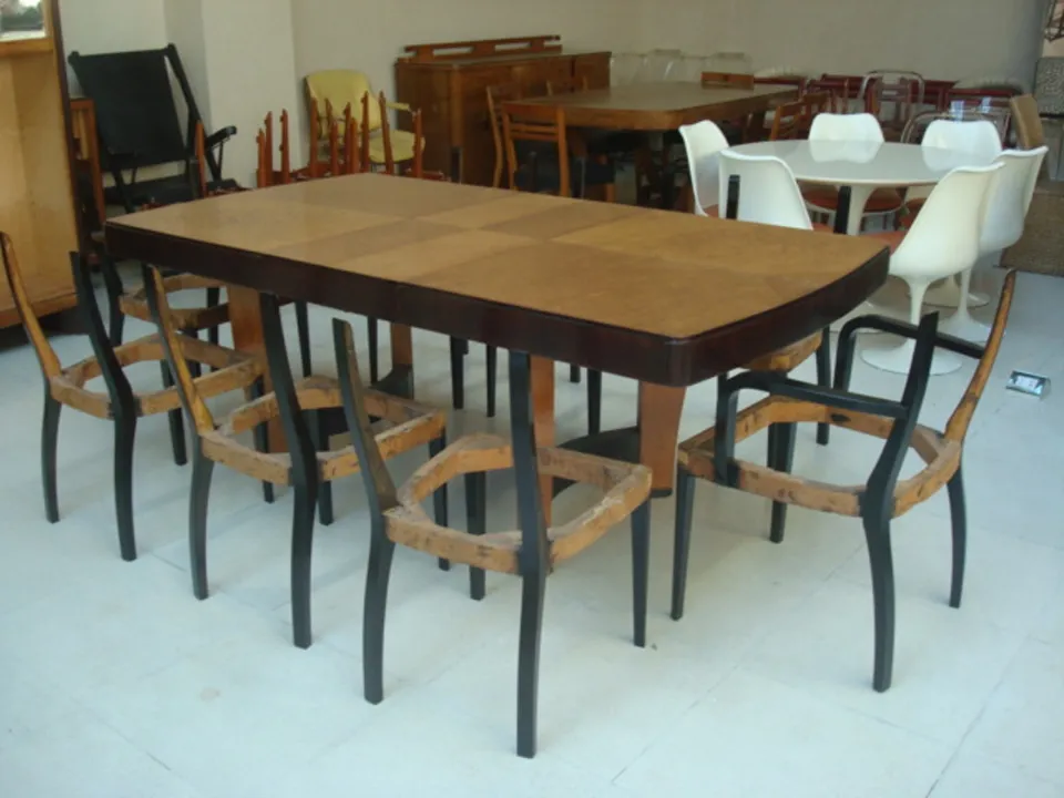 table à manger ancienne art deco pour 8 personnes avec chaises.