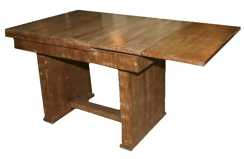 Mesa de jantar antiga para 6 ou 4 pessoas, com um design simples e espaço extra.