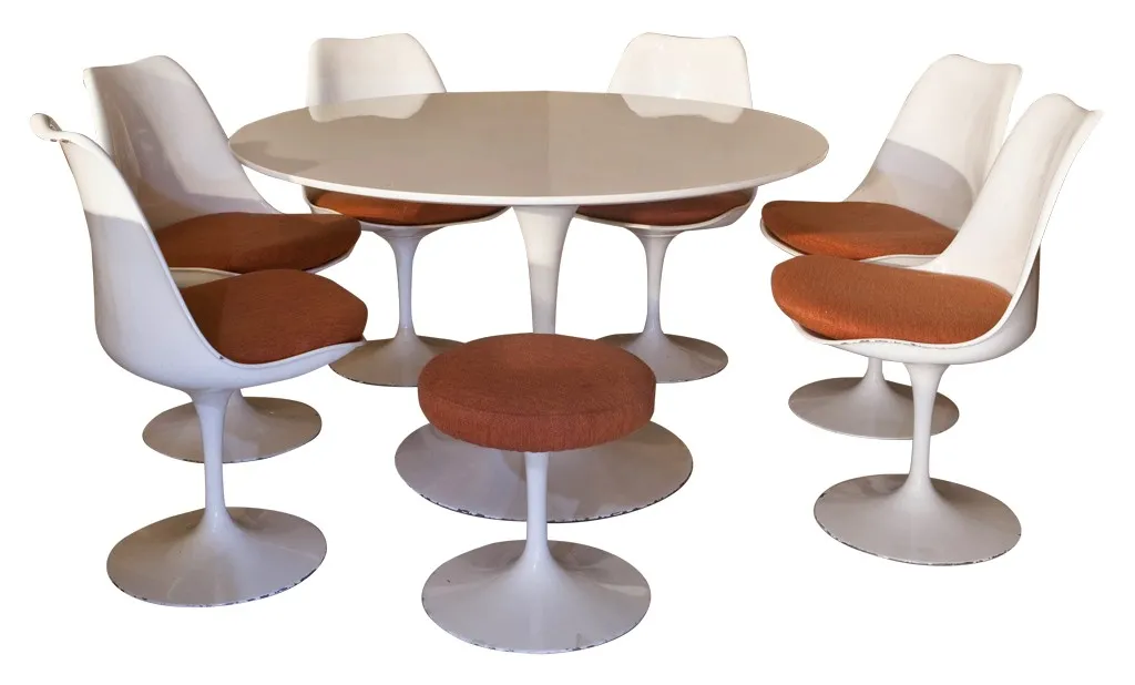 Mesa de comedor antigua con sillas interesantes y modernistas, 7 personas