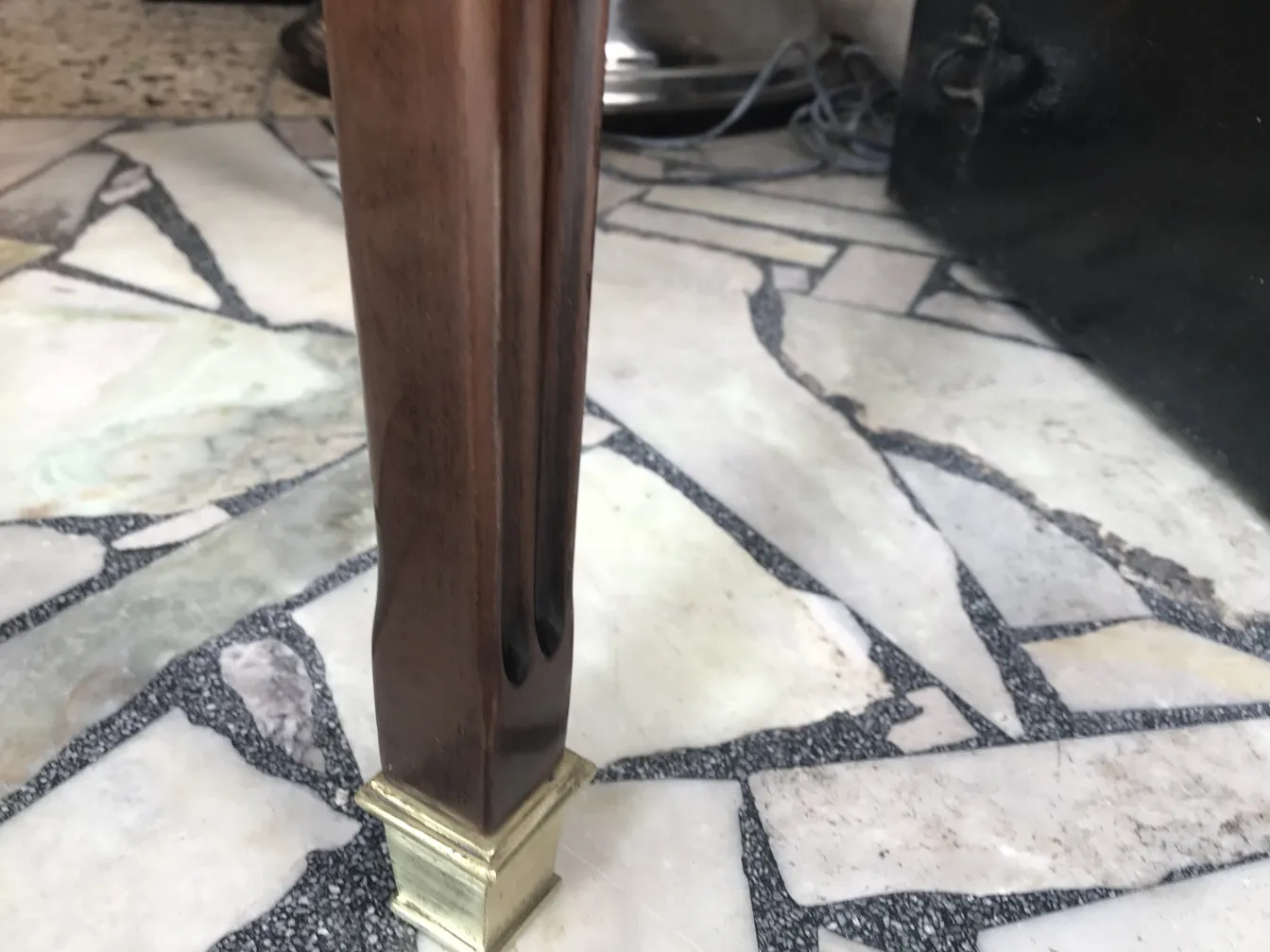 Mesa de comedor antigua con detalles Art Deco, ideal para 4 personas