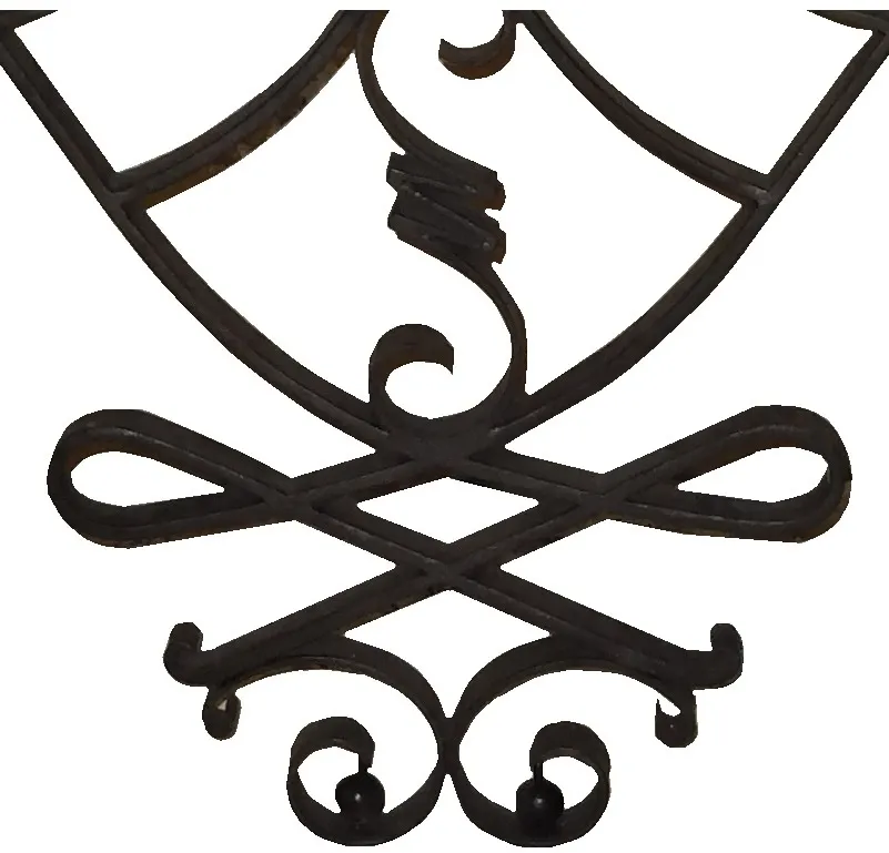 две антикварные дрессуары с замысловатыми декоративными деталями