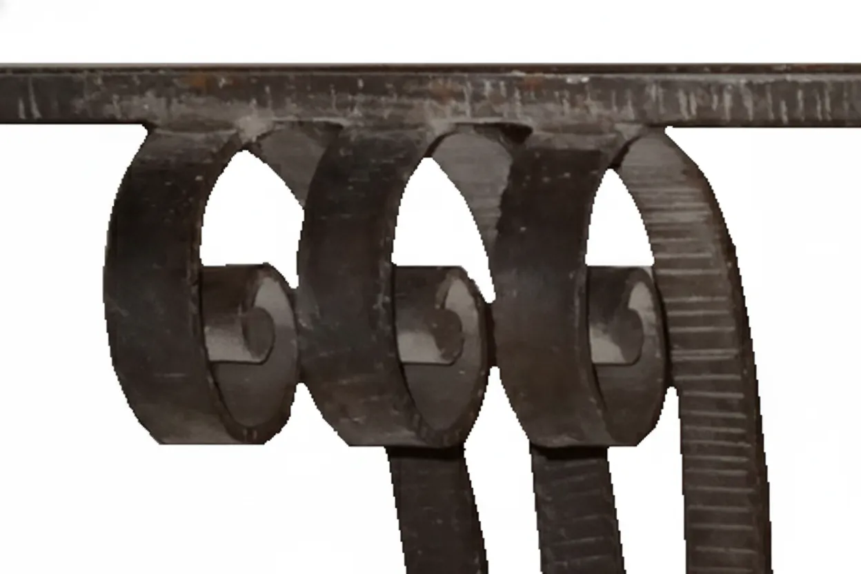 Dekorative antike Konsole mit Ornamenten