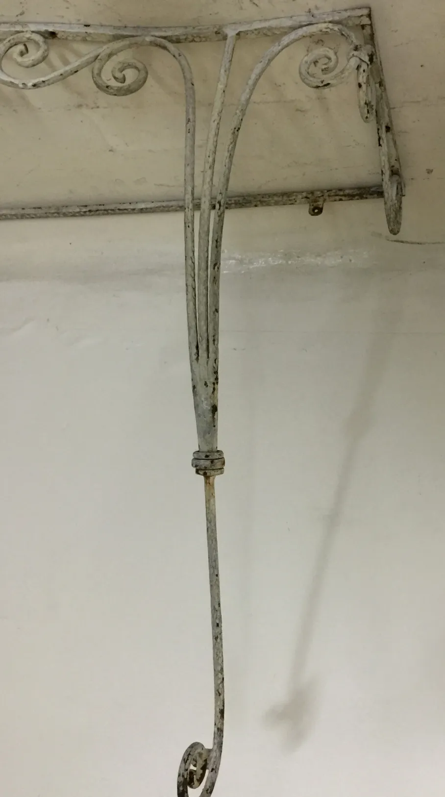 古老法式装饰控制台的细节