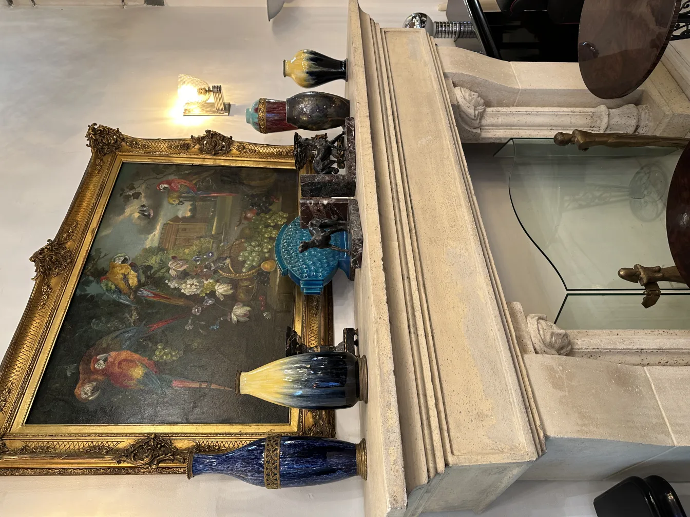 Fermalibri antichi con dettagli decorativi in stile Art Nouveau