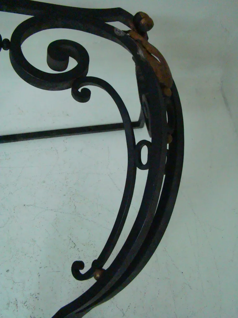 detalhe de uma antiga consola com design criativo